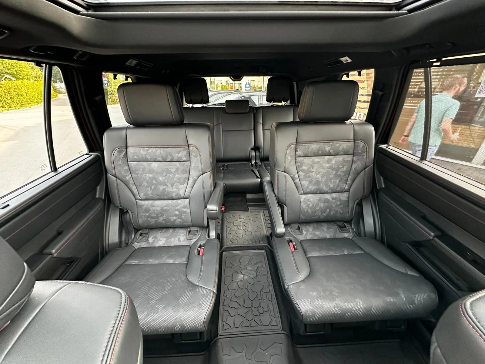 Toyota Sequoia TRD PRO 4WD i-FORCE MAX - изображение 10