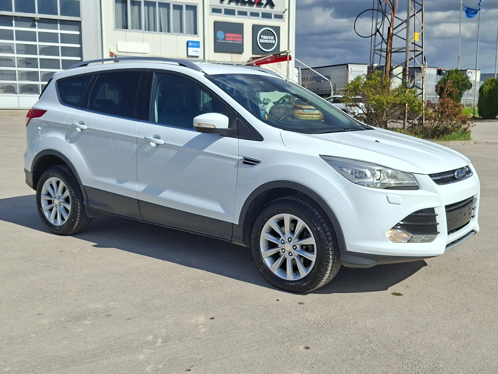 Ford Kuga 2.0TDCi 4x4 6ск. * TITANIUM* НАВИ* КОЖА* КСЕНОН, снимка 3 - Автомобили и джипове - 54147118