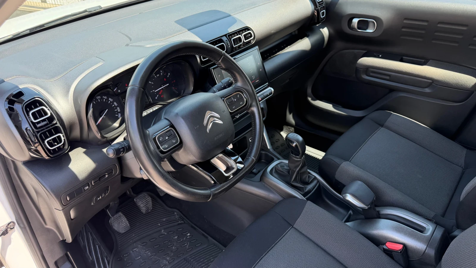 Citroen C3 Aircross 1.6HDI SHINE, снимка 8 - Автомобили и джипове - 54863540