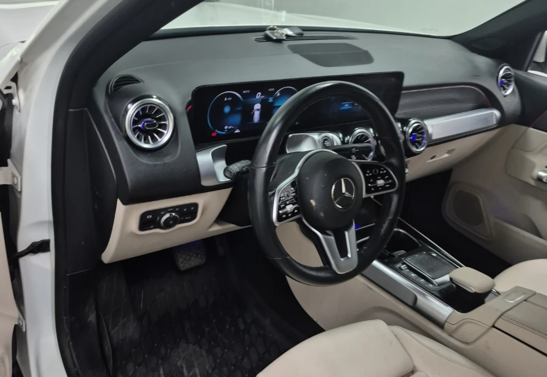 Mercedes-Benz GLB 250 * Подгрев* Pano* Distronic* LED* , снимка 9 - Автомобили и джипове - 55467199