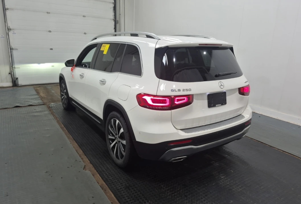 Mercedes-Benz GLB 250 * Подгрев* Pano* Distronic* LED* , снимка 2 - Автомобили и джипове - 55467199