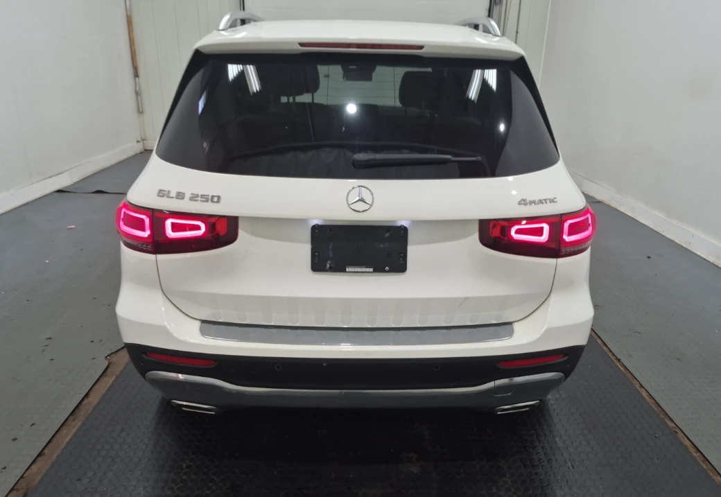 Mercedes-Benz GLB 250 * Подгрев* Pano* Distronic* LED* , снимка 3 - Автомобили и джипове - 55467199