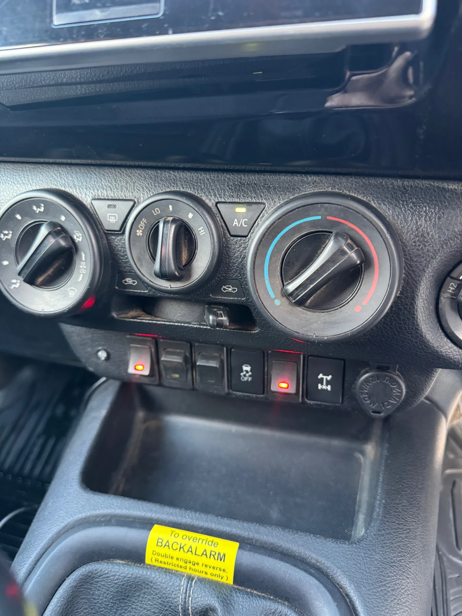 Toyota Hilux, снимка 13 - Автомобили и джипове - 56121432