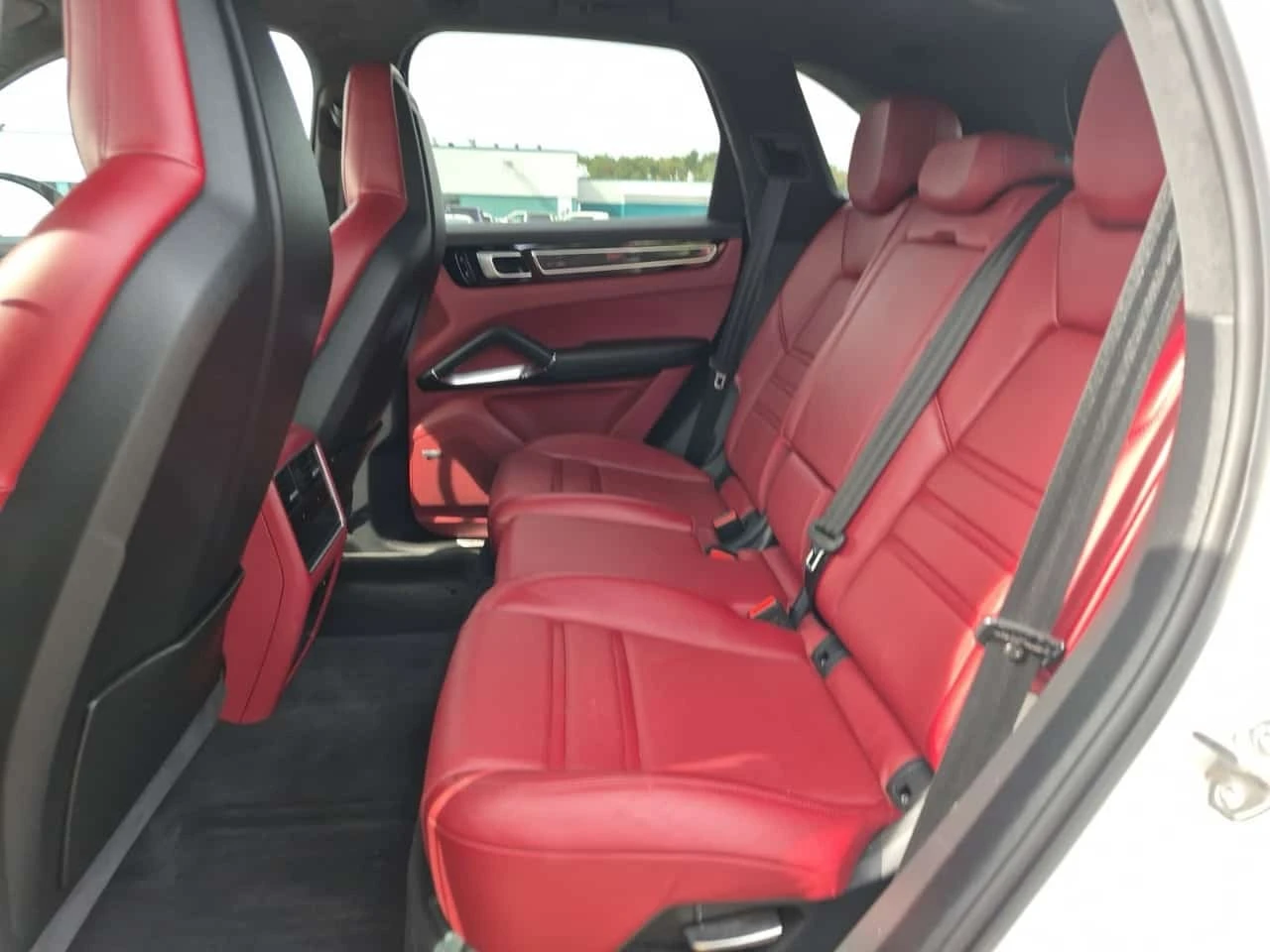 Porsche Cayenne TURBO / CARFAX / 360 КАМЕРИ / RED INT, снимка 12 - Автомобили и джипове - 56327636