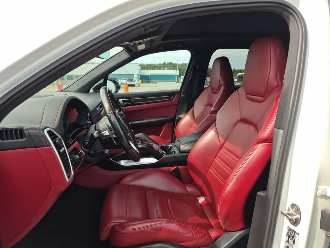 Porsche Cayenne TURBO / CARFAX / 360 КАМЕРИ / RED INT, снимка 8 - Автомобили и джипове - 56327636