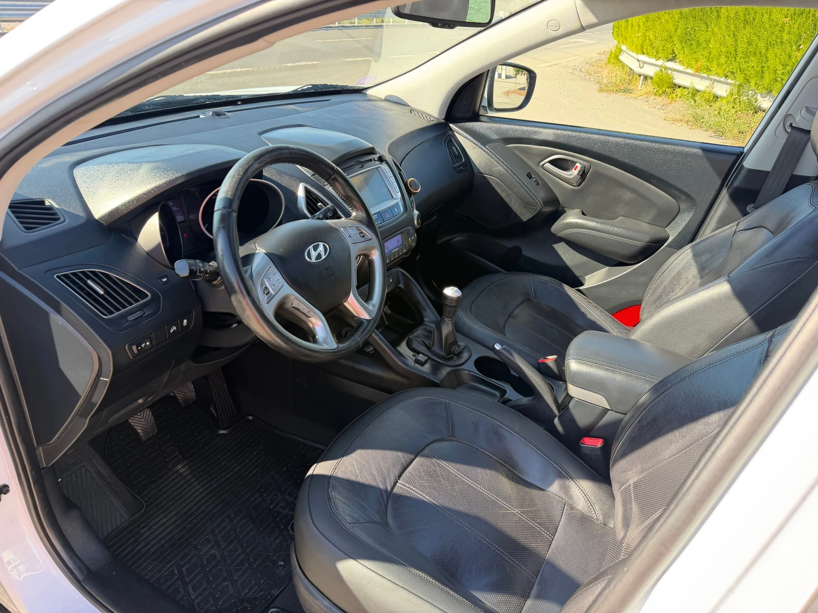 Hyundai IX35 2.0GAZ PANORAMA, снимка 9 - Автомобили и джипове - 56449756