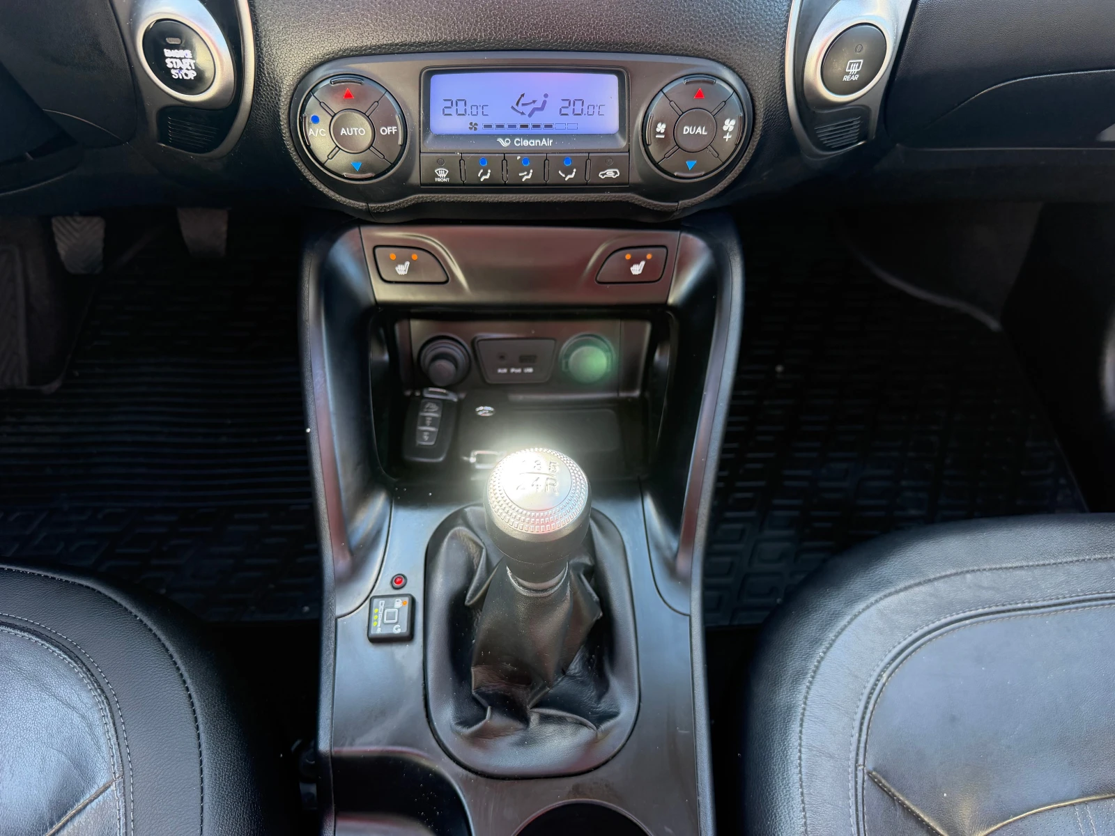 Hyundai IX35 2.0GAZ PANORAMA, снимка 14 - Автомобили и джипове - 56449756