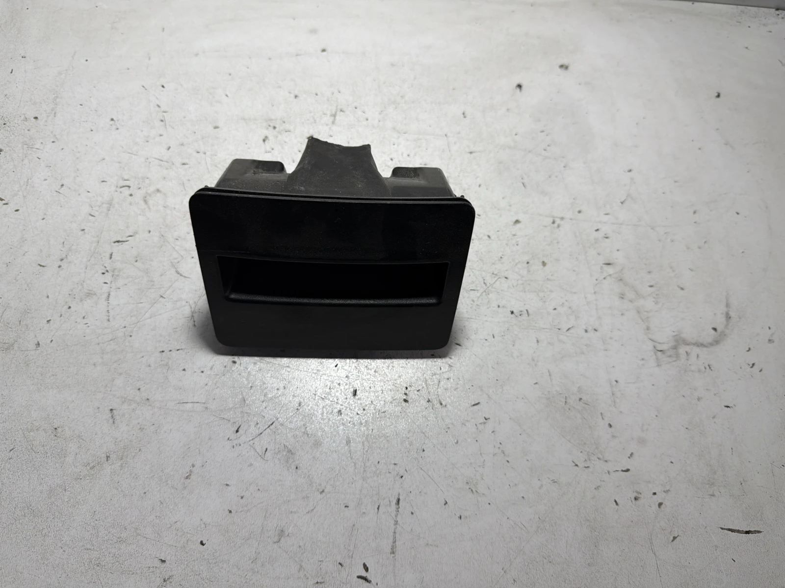 пепелник заден 5E0863284B  Skoda Octavia