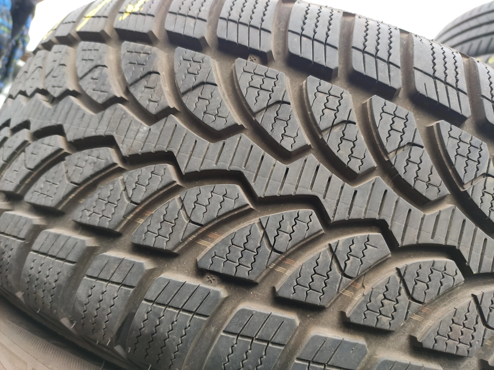 Гуми Зимни 225/50R17