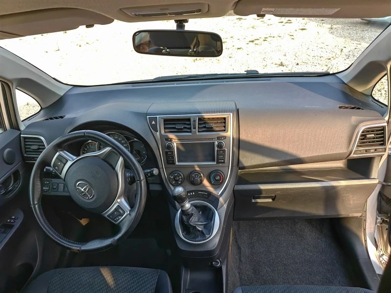 Toyota Verso S 1.33 VVT, снимка 12 - Автомобили и джипове - 46613897