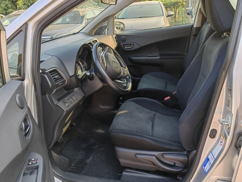 Toyota Verso S 1.33 VVT, снимка 8 - Автомобили и джипове - 46613897