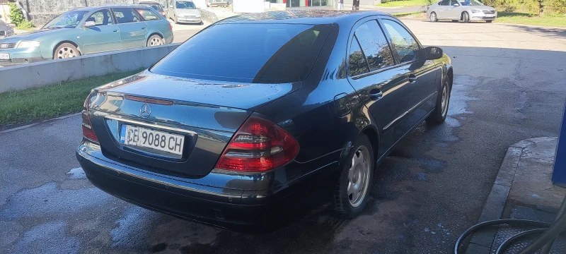 Mercedes-Benz E 220, снимка 3 - Автомобили и джипове - 47496273