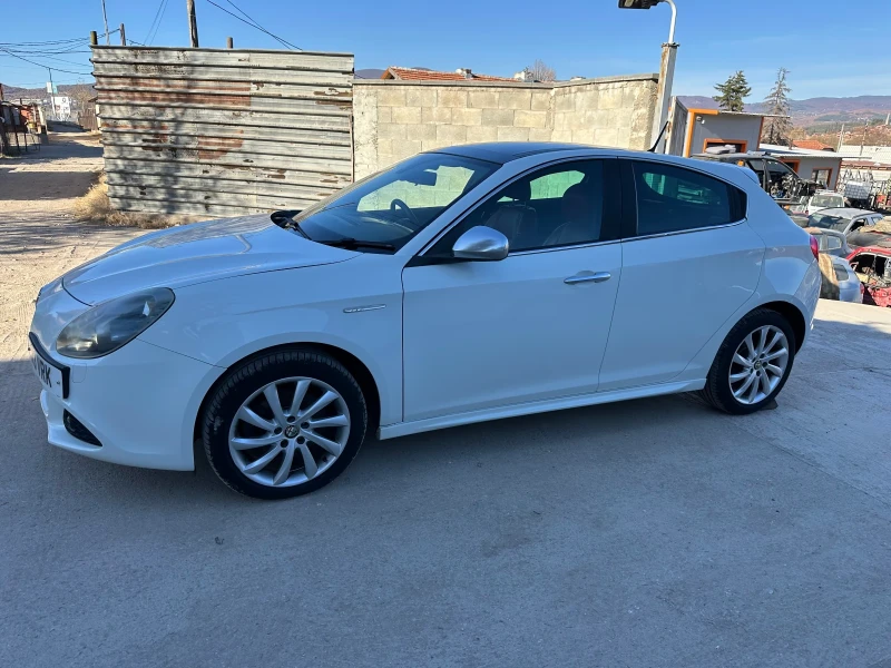 Alfa Romeo Giulietta 2.0 170кс КОЖА/ПАНОРАМА, снимка 2 - Автомобили и джипове - 47907601