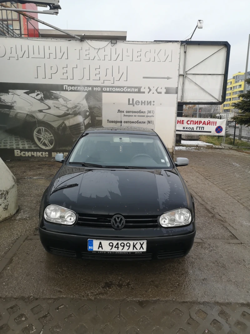 VW Golf, снимка 1 - Автомобили и джипове - 48584365