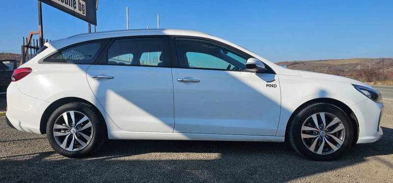 Hyundai I30 1.6 CRDI-Business-SW-110 hp, снимка 4 - Автомобили и джипове - 50218447