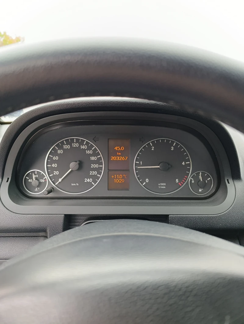 Mercedes-Benz A 180, снимка 13 - Автомобили и джипове - 52346460