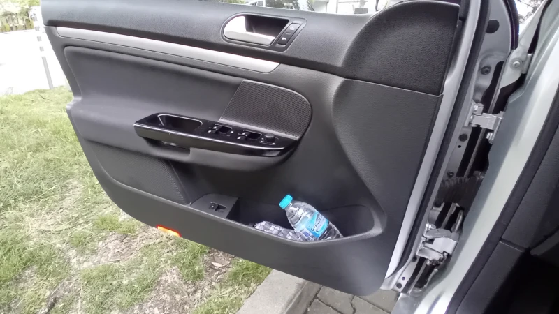 VW Golf 1.9 BKC, снимка 5 - Автомобили и джипове - 53286426