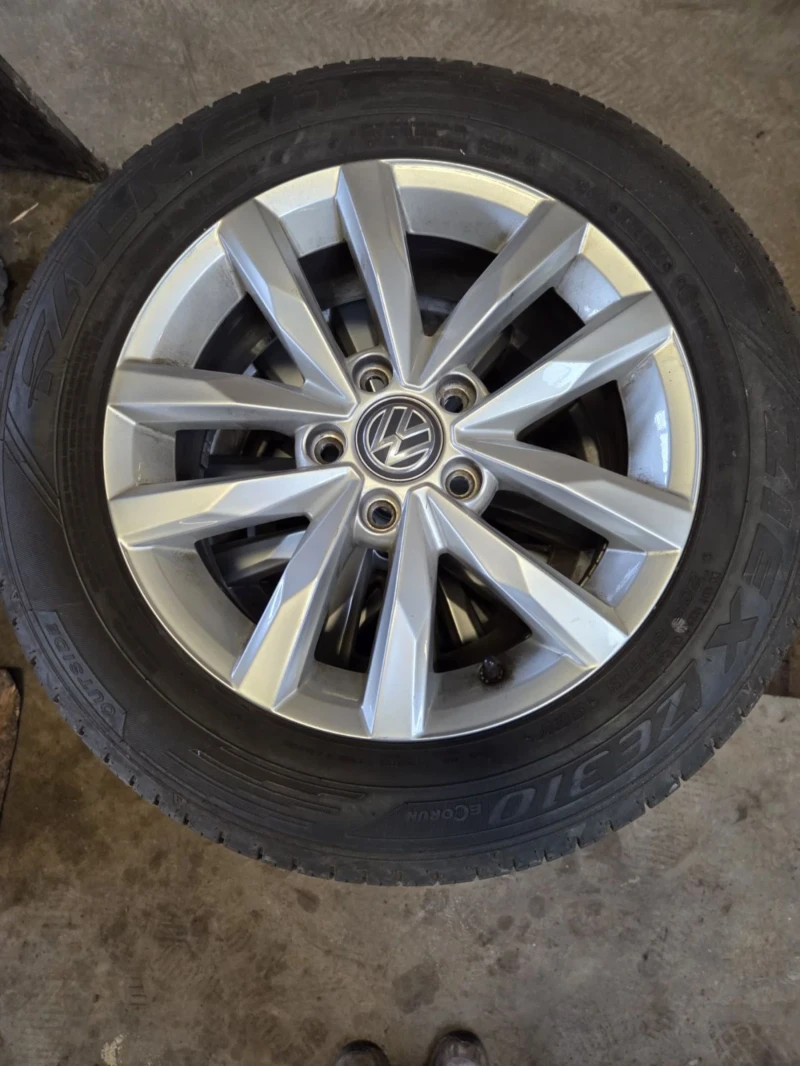 VW Touran 2.0 TDI 150кс Автомат, снимка 10 - Автомобили и джипове - 53433423