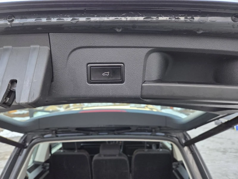 VW Touran 2.0 TDI 150кс Автомат, снимка 5 - Автомобили и джипове - 53433423