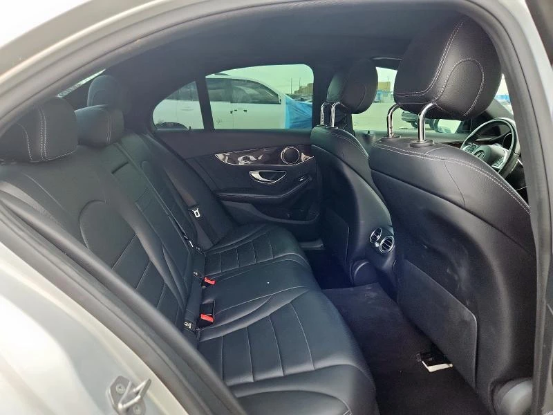 Mercedes-Benz C 300 2.0L 4 Rear-wheel drive - изображение 3