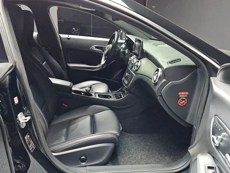 Mercedes-Benz CLA 2.5, снимка 12 - Автомобили и джипове - 54287720