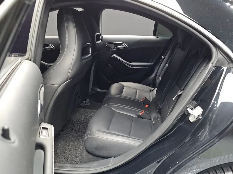 Mercedes-Benz CLA 2.5, снимка 11 - Автомобили и джипове - 54287720