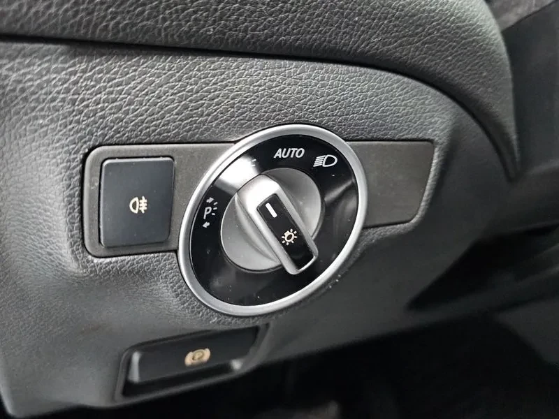 Mercedes-Benz CLA 2.5, снимка 14 - Автомобили и джипове - 54287720