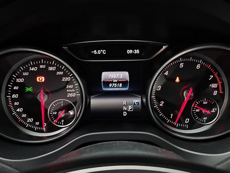 Mercedes-Benz CLA 2.5, снимка 8 - Автомобили и джипове - 54287720
