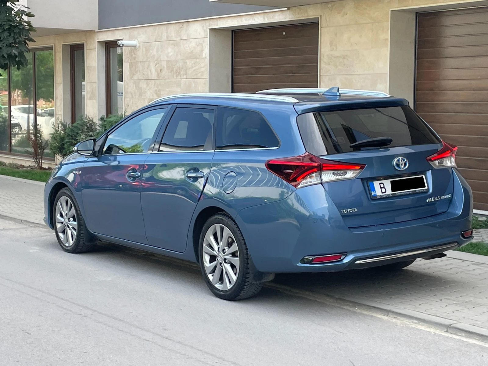 Toyota Auris 1.8 Hybrid e-CVT Facelift- в ГАРАНЦИЯ - изображение 4