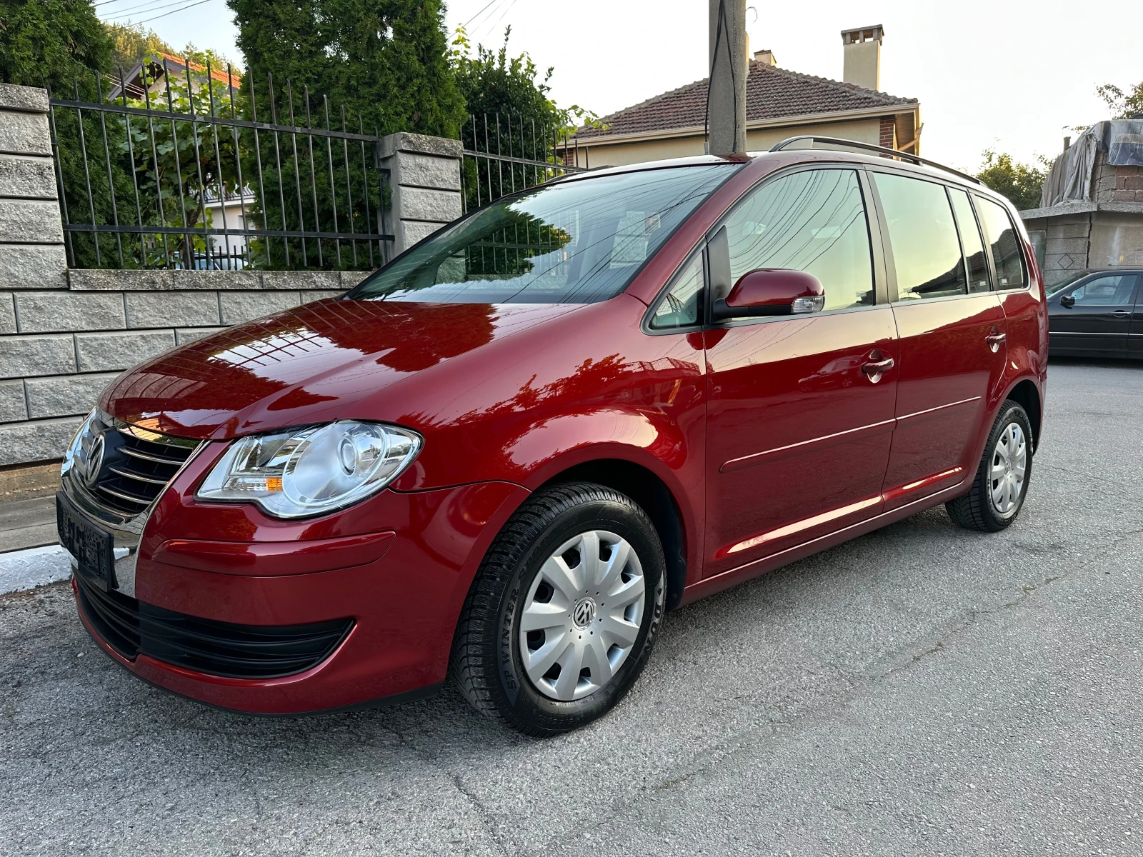 VW Touran 1.6i 102к.с. 7места - изображение 7