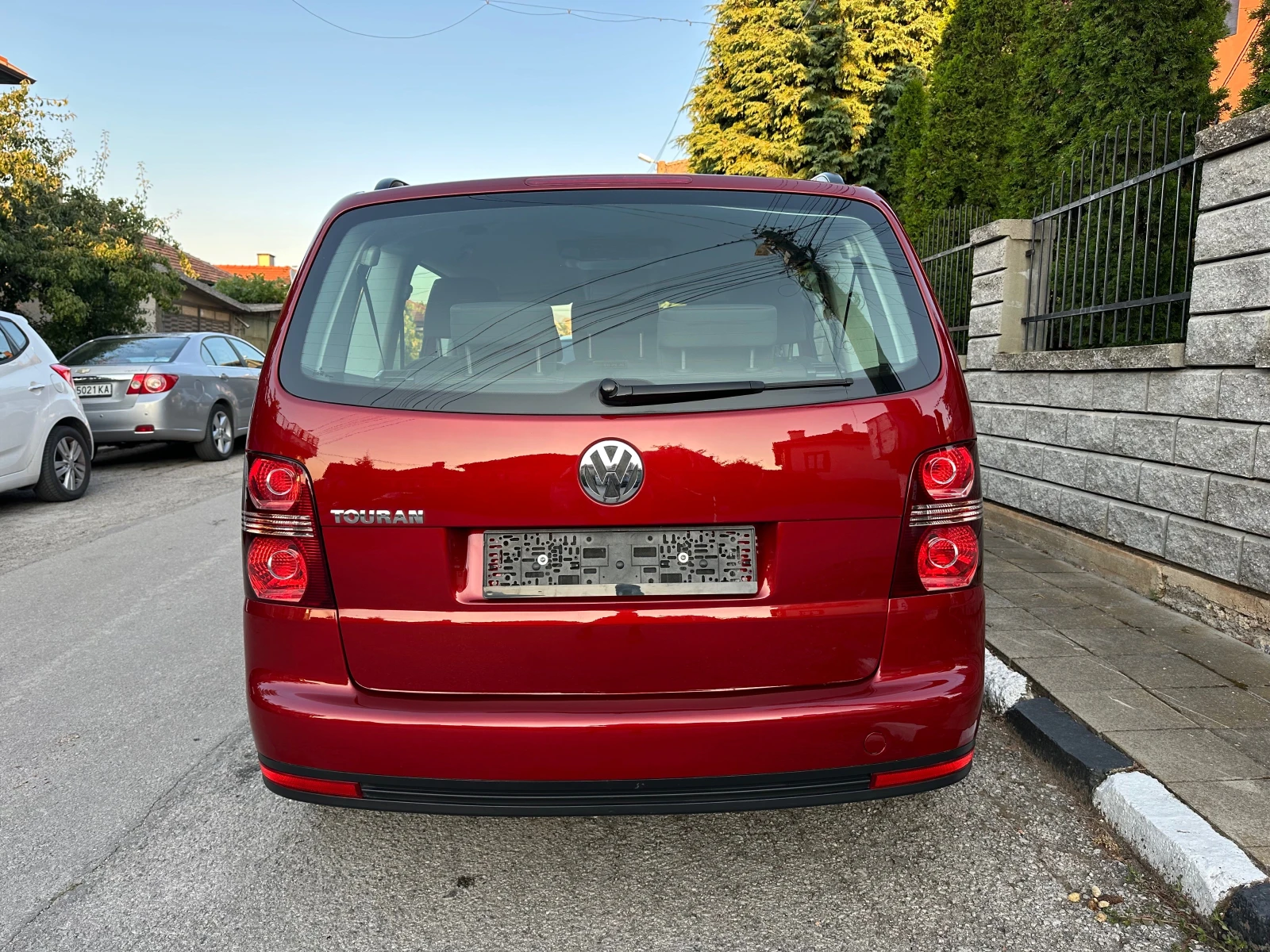 VW Touran 1.6i 102к.с. 7места - изображение 4