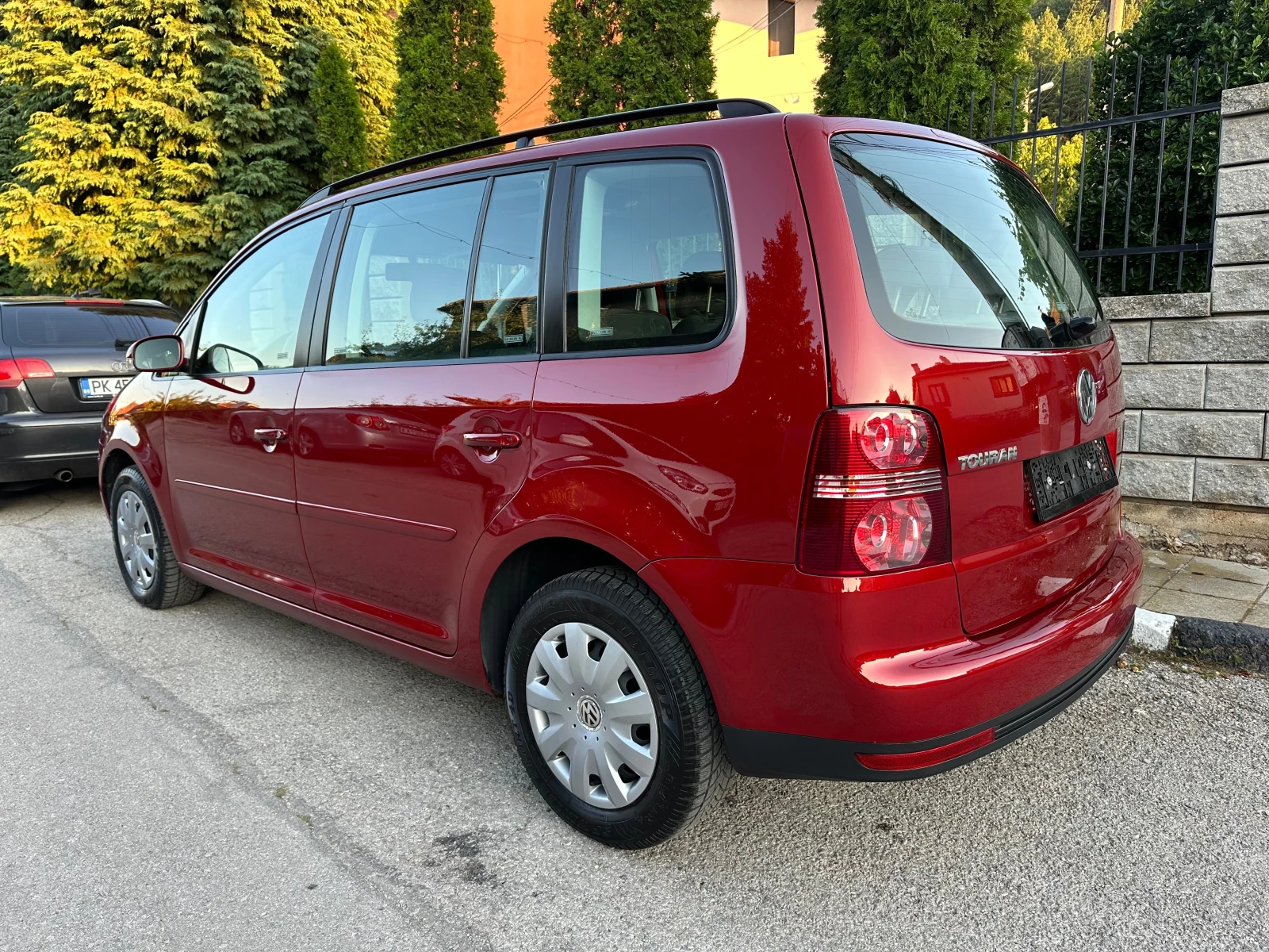 VW Touran 1.6i 102к.с. 7места - изображение 5