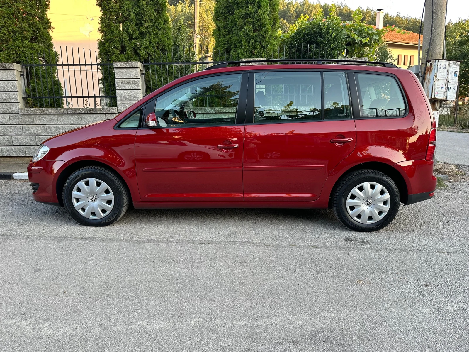 VW Touran 1.6i 102к.с. 7места - изображение 6