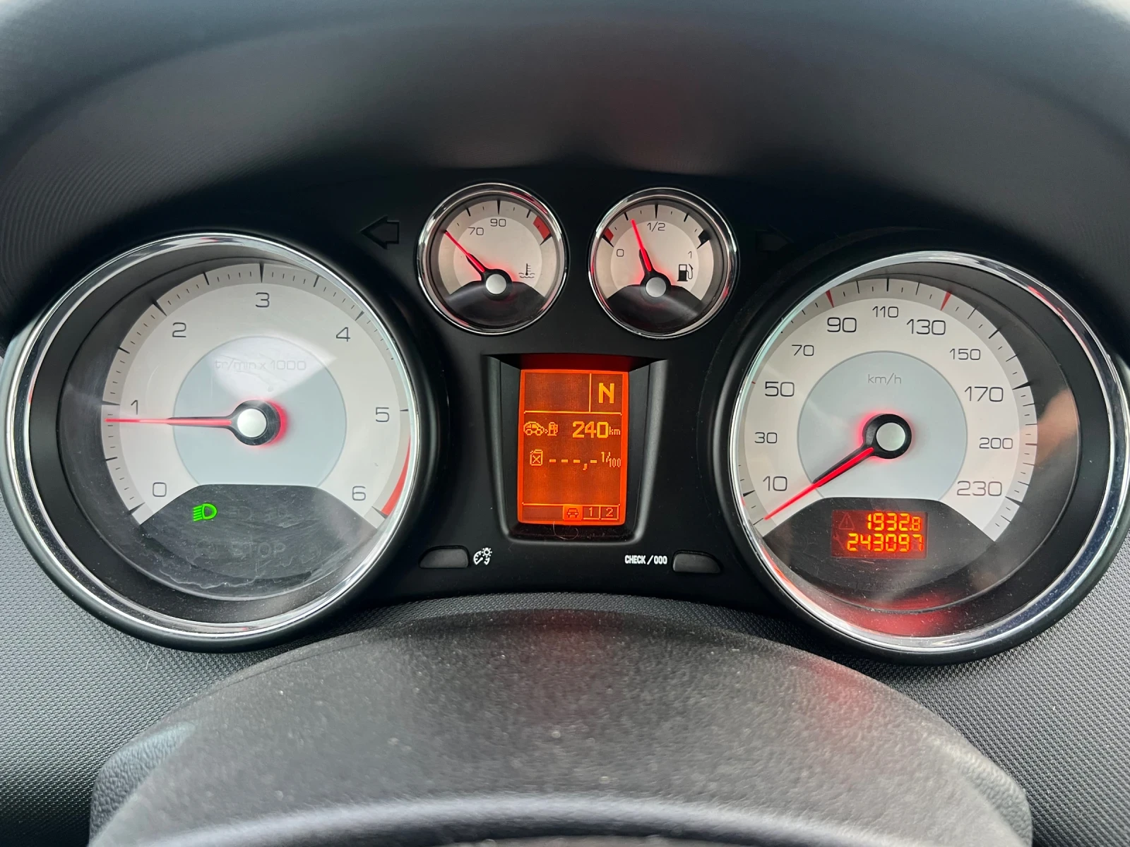 Peugeot 308 2.0HDI AUTOMAT | Mobile.bg — изображение 10