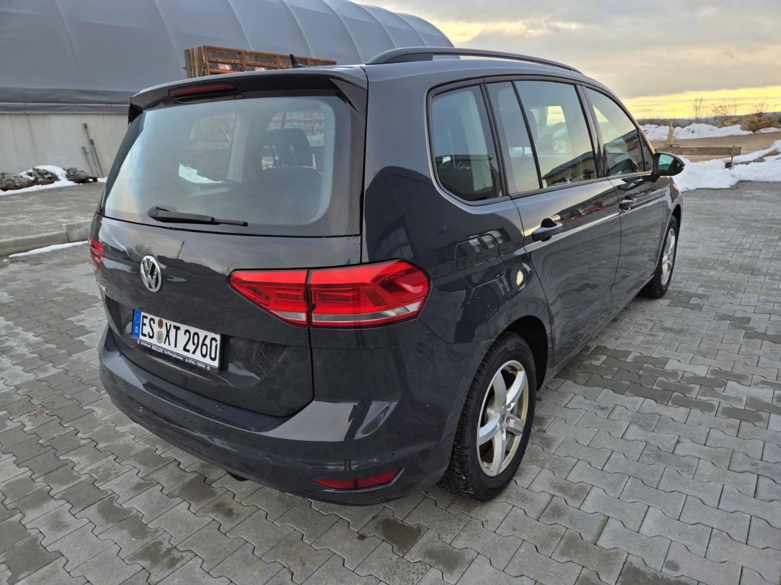 VW Touran 2.0 TDI 150кс Автомат - изображение 8