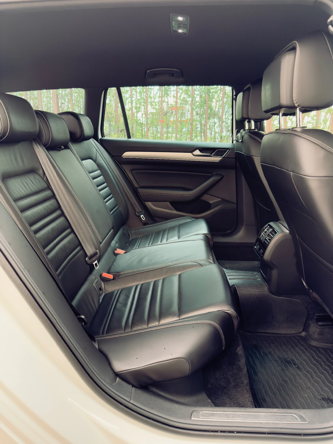 VW Passat R line, 4Motion, DSG, Led, 190hp, снимка 13 - Автомобили и джипове - 54401879