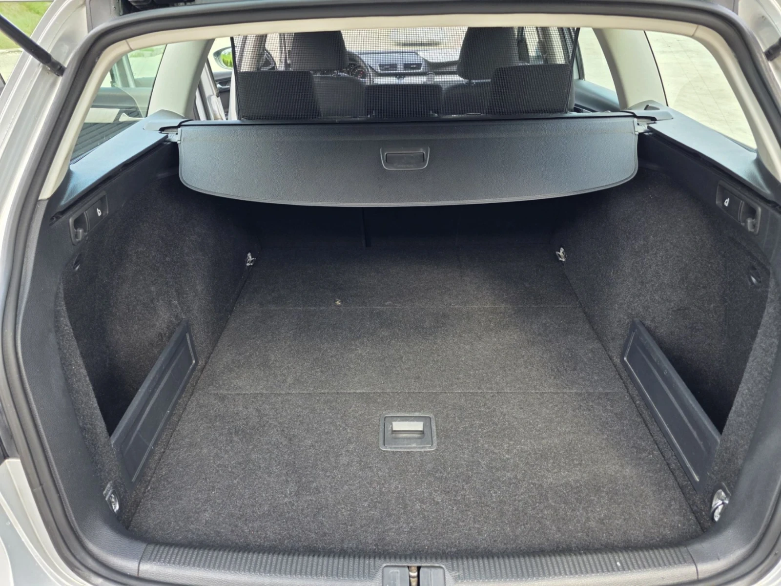 VW Passat 1.6, снимка 11 - Автомобили и джипове - 54548829