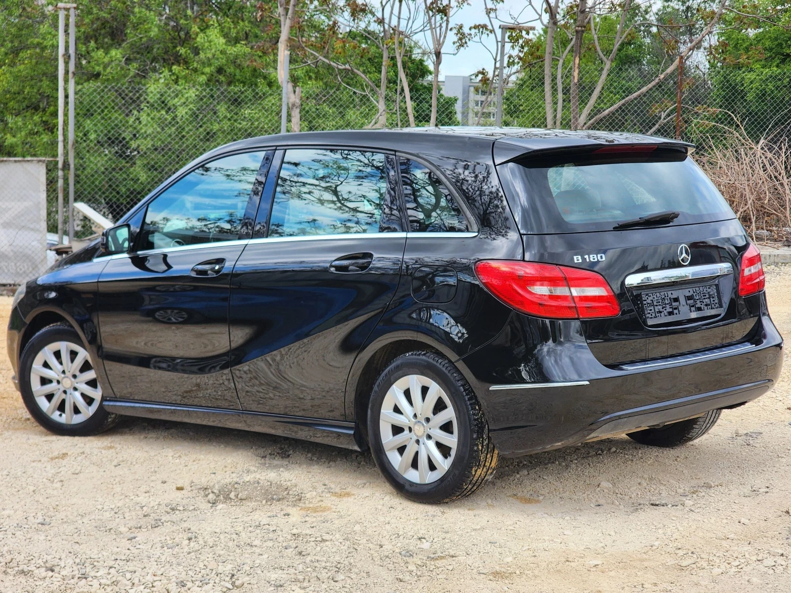 Mercedes-Benz B 180 7G, снимка 3 - Автомобили и джипове - 54560268