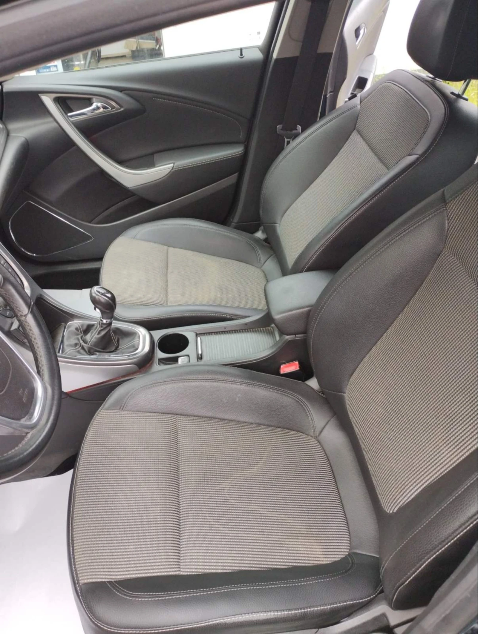 Opel Astra 1.4 COSMO , снимка 13 - Автомобили и джипове - 54878402