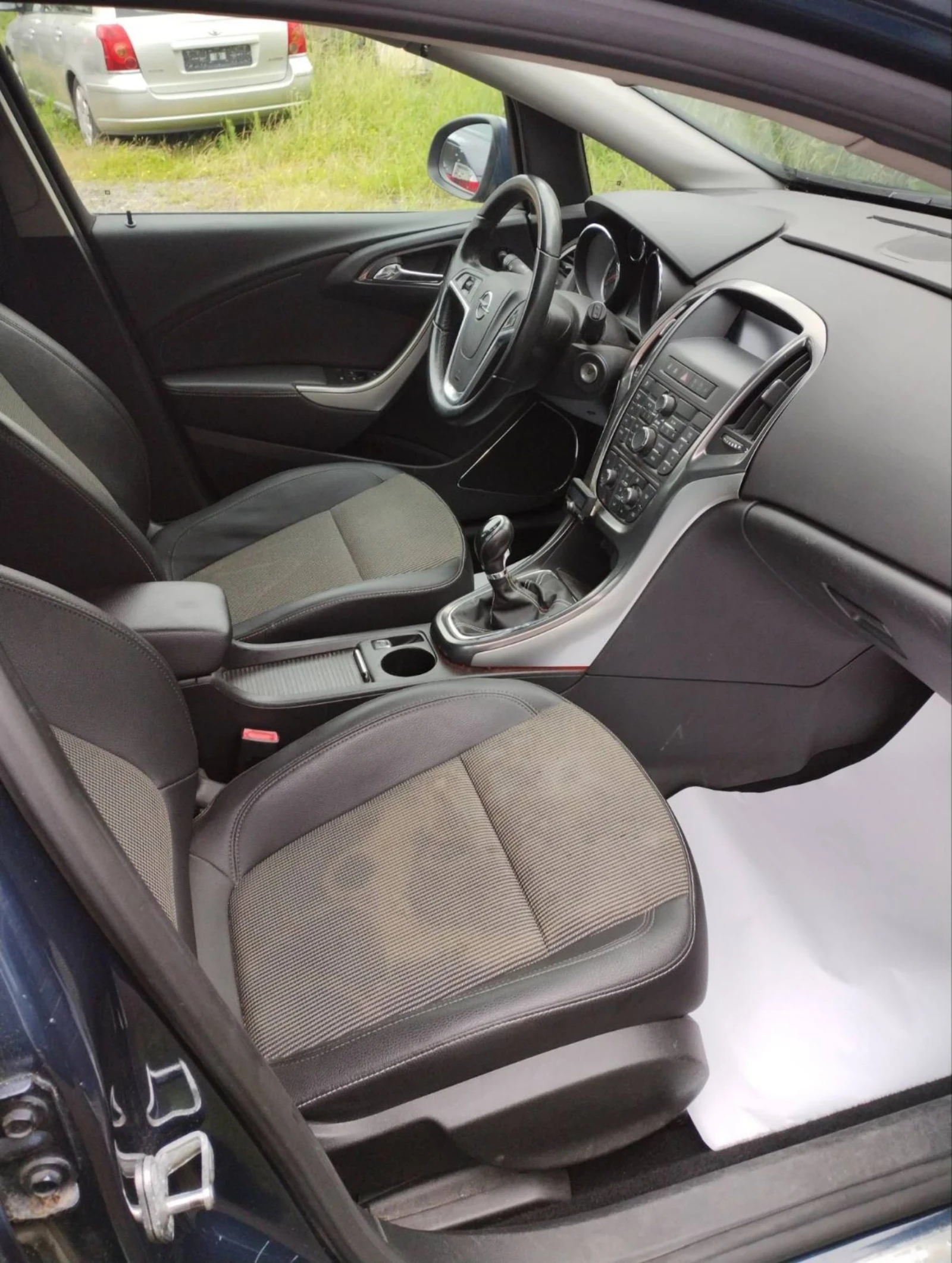 Opel Astra 1.4 COSMO , снимка 11 - Автомобили и джипове - 54878402