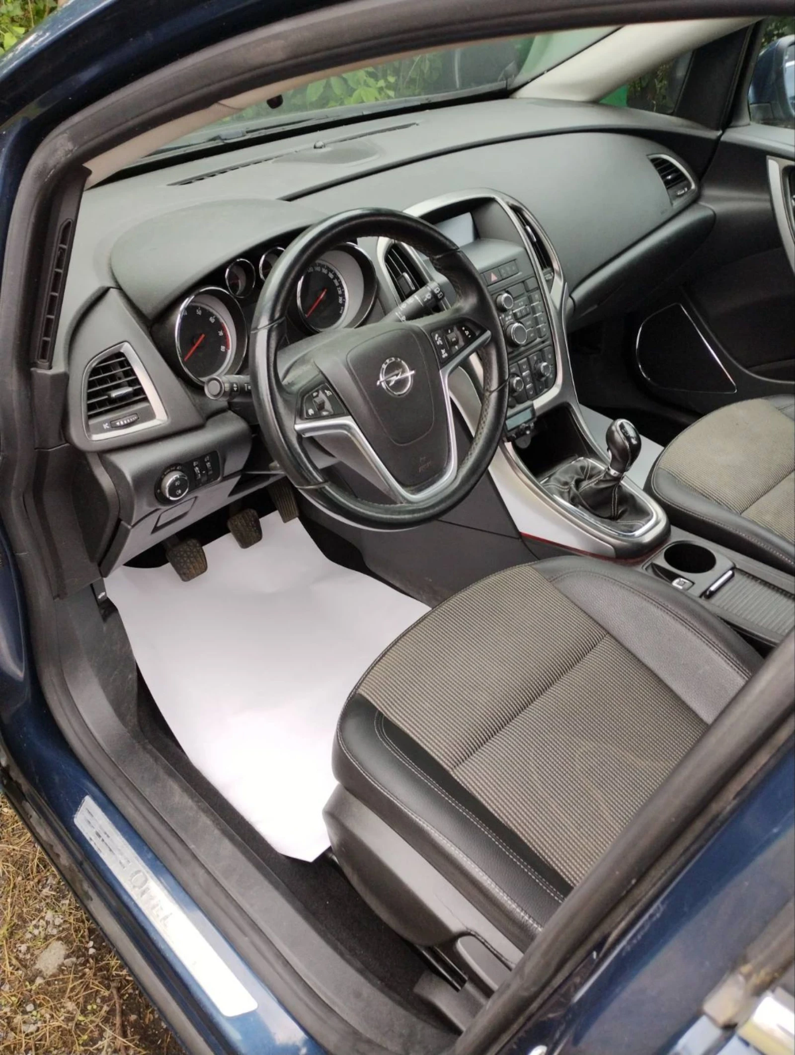 Opel Astra 1.4 COSMO , снимка 14 - Автомобили и джипове - 54878402