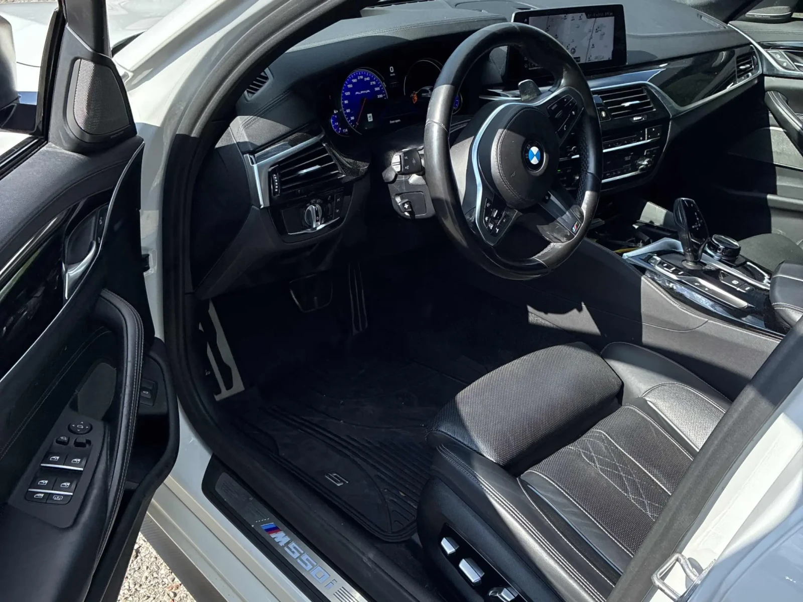BMW 550 M550i xDrive/ПОДГРЕВИ/ОБДУХВАНЕ/ПАНОРАМА, снимка 8 - Автомобили и джипове - 55120241