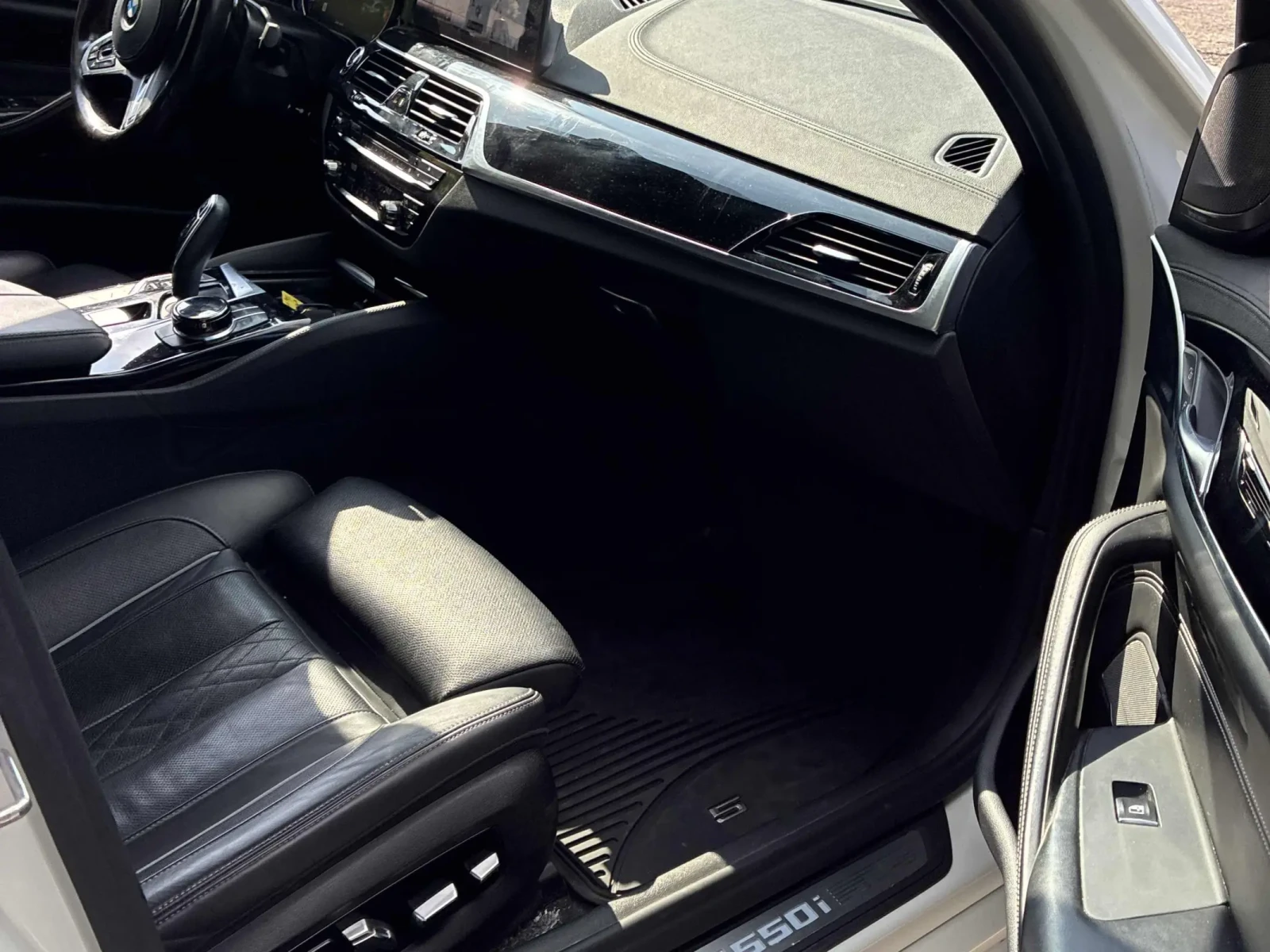 BMW 550 M550i xDrive/ПОДГРЕВИ/ОБДУХВАНЕ/ПАНОРАМА, снимка 9 - Автомобили и джипове - 55120241