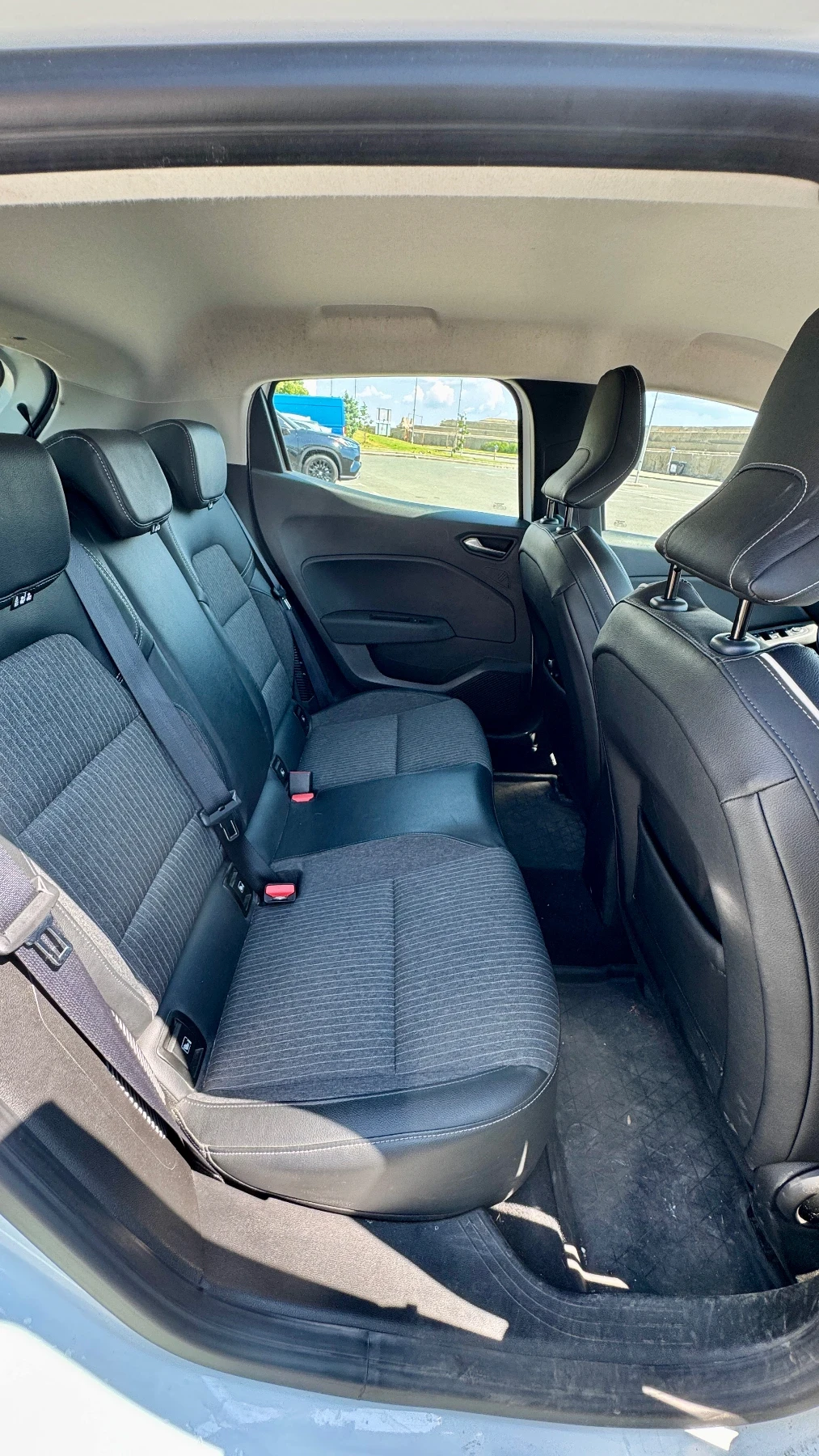 Renault Clio 1.6 E-Tech Full Hybrid, снимка 7 - Автомобили и джипове - 55199182