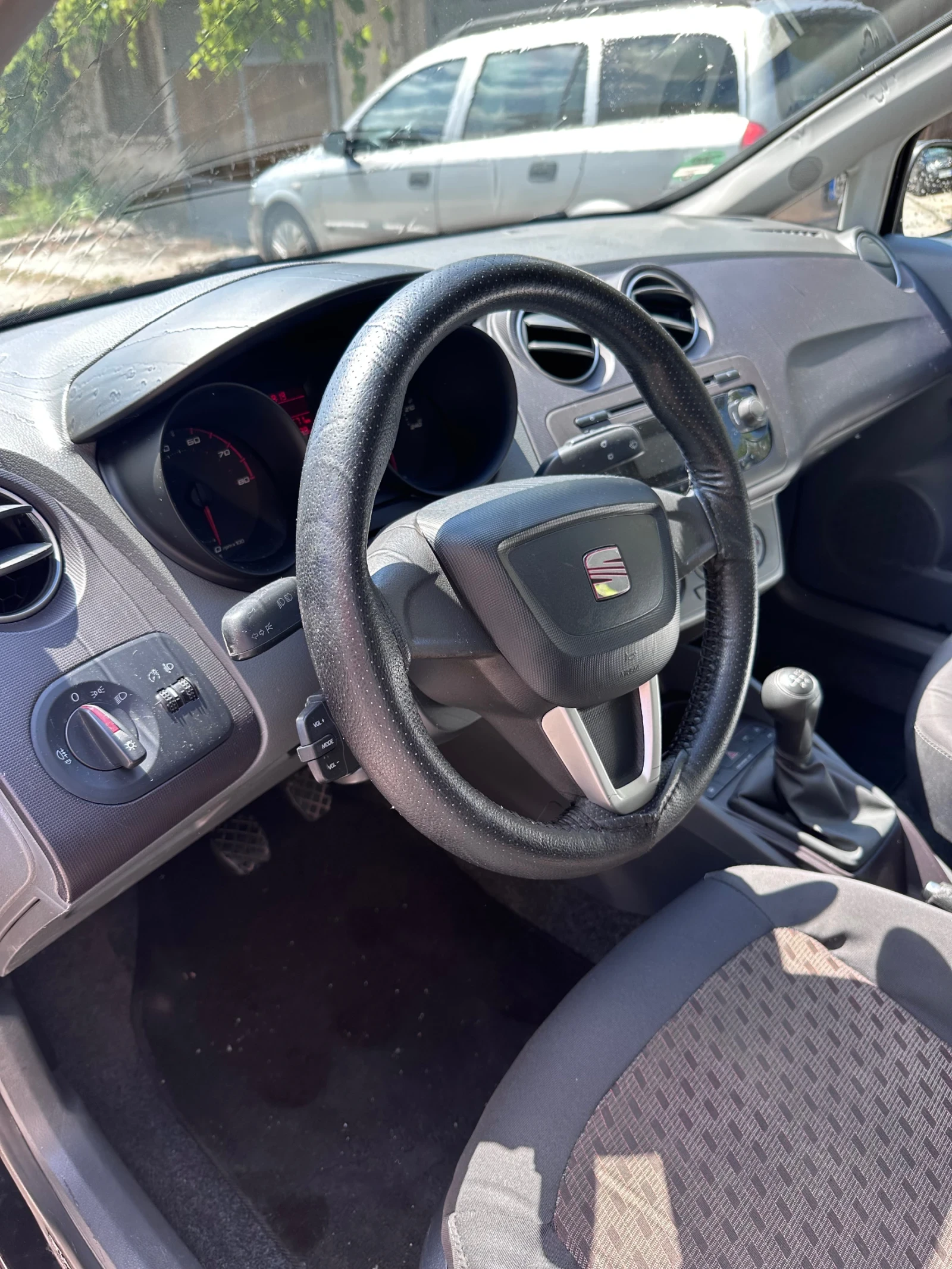 Seat Ibiza, снимка 11 - Автомобили и джипове - 56033367