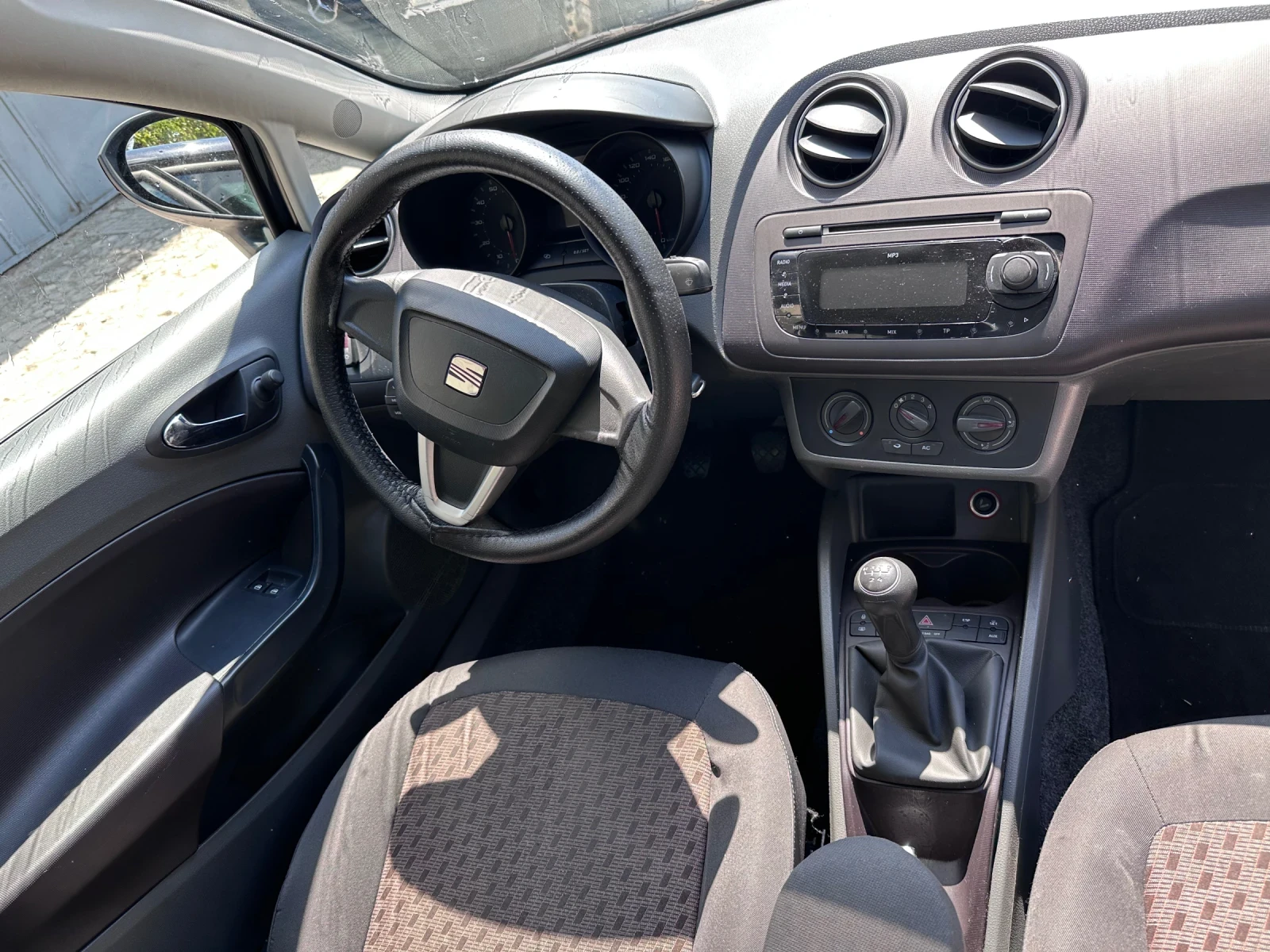 Seat Ibiza, снимка 8 - Автомобили и джипове - 56033367
