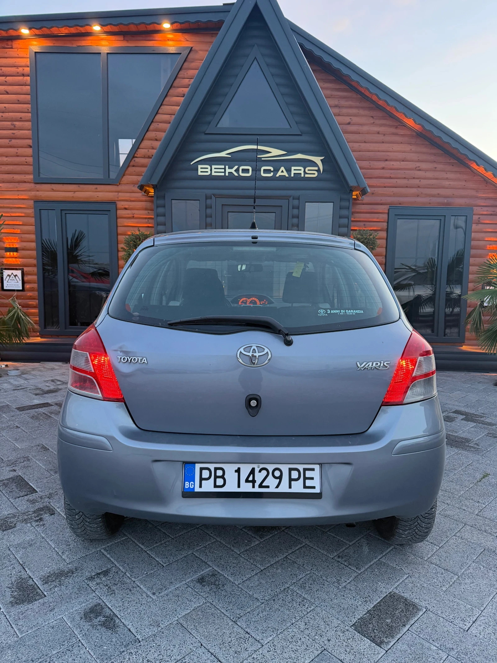 Toyota Yaris Безупречна!, снимка 5 - Автомобили и джипове - 56226170