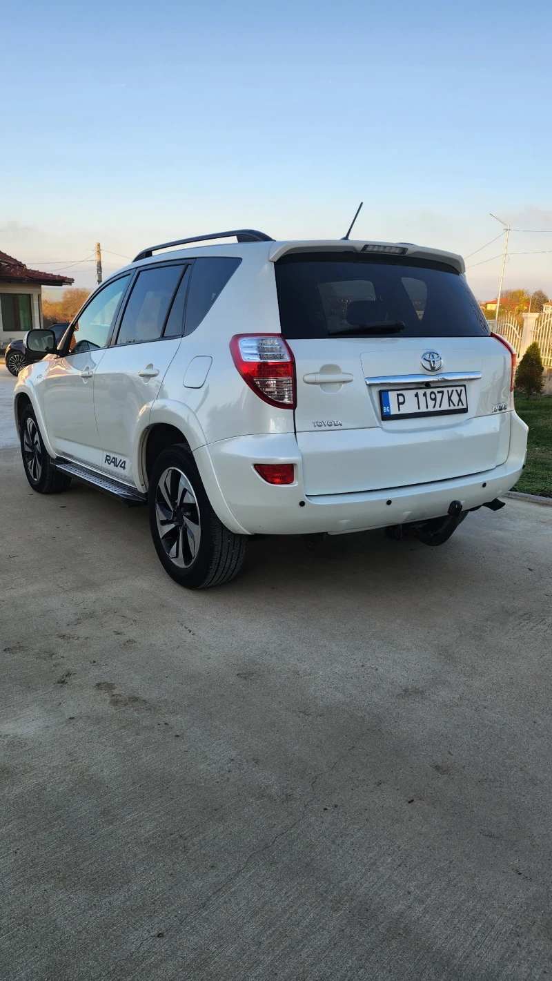 Toyota Rav4 2.2, снимка 4 - Автомобили и джипове - 52664944