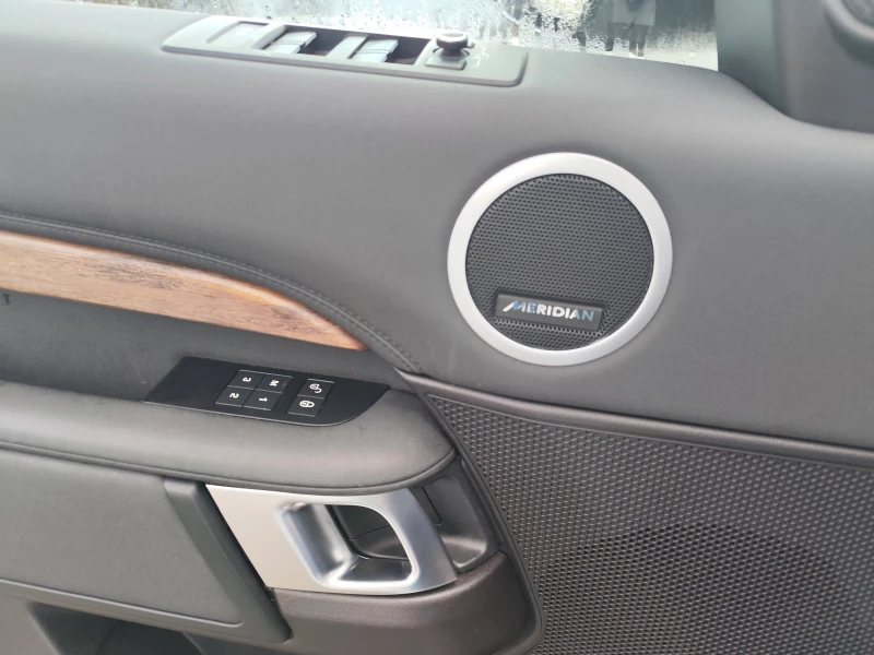 Land Rover Discovery 2.0D* 4X4* LED* NAVI* КОЖА* EURO6B* , снимка 7 - Автомобили и джипове - 53019547