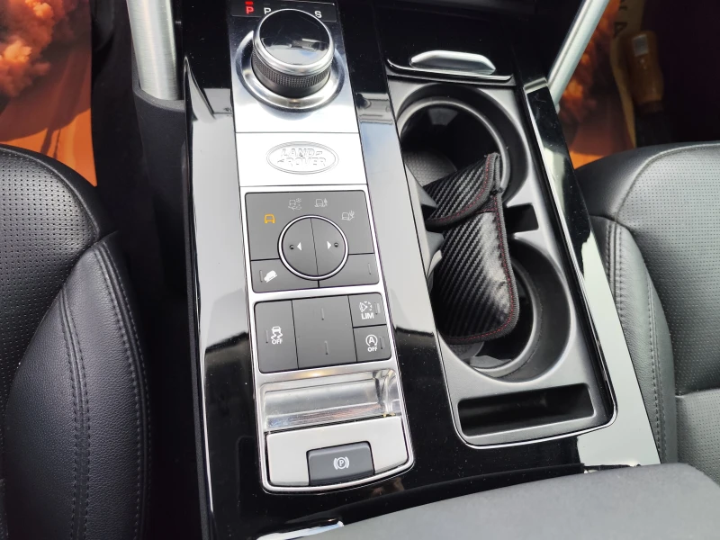 Land Rover Discovery 2.0D* 4X4* LED* NAVI* КОЖА* EURO6B* , снимка 11 - Автомобили и джипове - 53019547